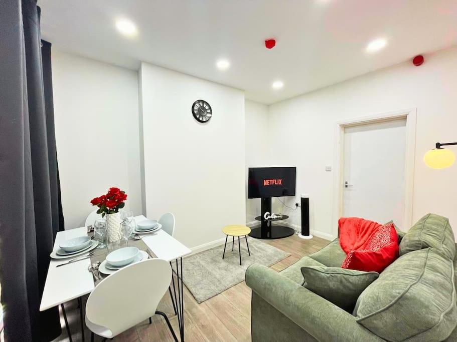 Entire Flat Dmu - Lt Flat 1 Apartment